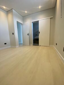 Instalação de piso vinílico em dormitório - Mogi das Cruzes